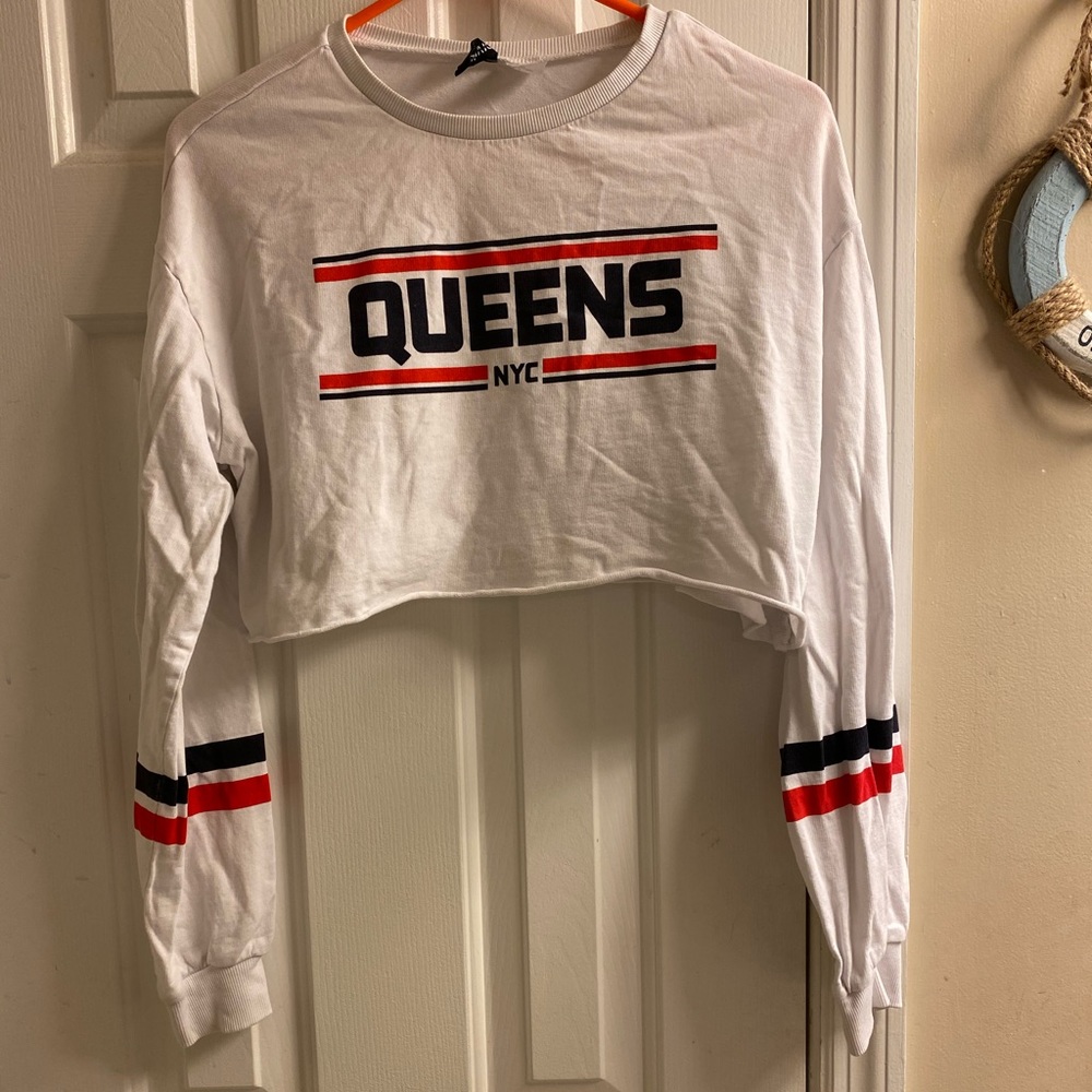 Queens long sleeve crop top